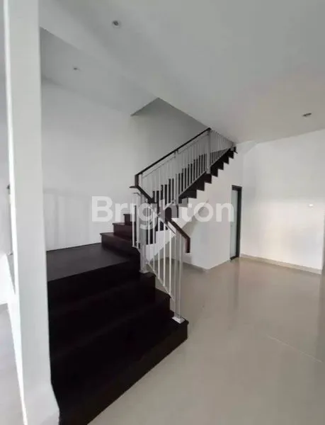 image PAKUWON CITY MINIMALIS 2 LANTAI ROW 3 MOBIL (4)