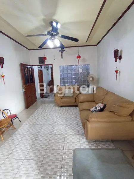 image RUMAH LUAS DAN RAPI SIAP HUNI DI JELAMBAR JAKARTA BARAT (3)