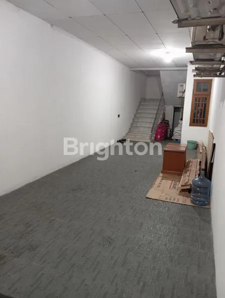 image RUMAH LUAS DAN RAPI SIAP HUNI DI JELAMBAR JAKARTA BARAT (6)