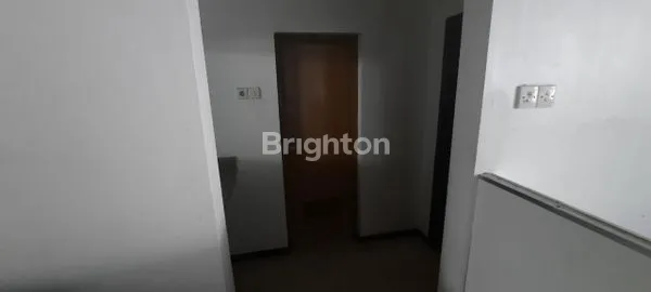 image RUMAH MEWAH 3 KT DI TENGGILIS MEJOYO SURABAYA, HARGA TERJANGKAU 2,25 M (6)