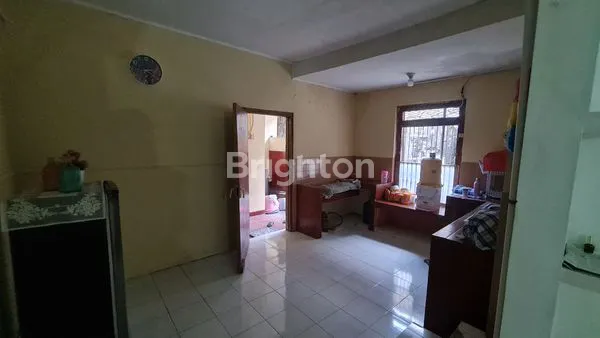 image RUMAH STRATEGIS DI JANTUNG KOTA SOLO, DEKAT ALUN-ALUN DAN SLAMET RIYADI (5)