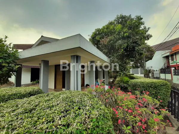 image RUMAH 2 LANTAI SERASA VILA DI TENGAH KOTA BANDUNG KWALITAS UDARA YG SEGAR ALAM DISEKITAR RUMAH (1)