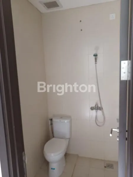 image RUMAH LEBAR 6 DI JGC CAKUNG TIMUR CAKUNG JAKARTA TIMUR CLUSTER SHINANO SEMI FURNISHED SHM (7)