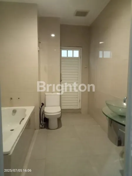 image RUMAH TERAWAT SIAP HUNI DI BARUK UTARA DEKAT MERR (7)