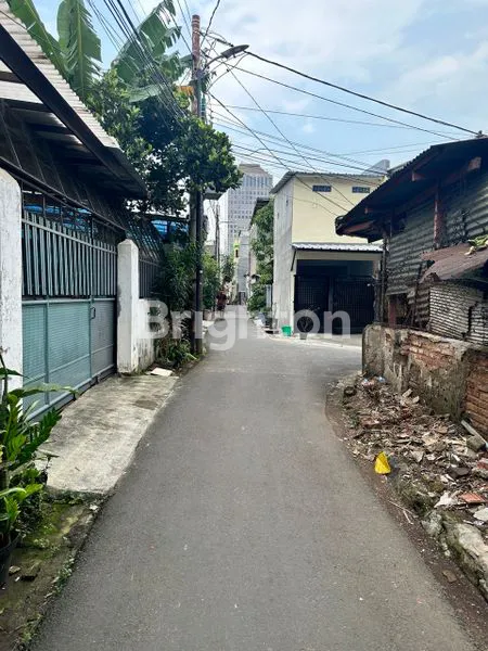 image RUMAH STRATEGIS MURAH 180 M2 HITUNG TANAH KAMPUNG BALI TANAH ABANG (5)