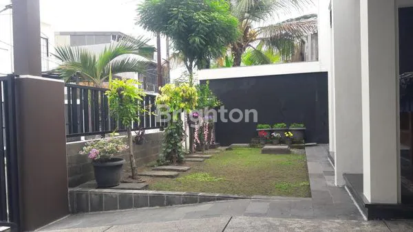 image RUMAH TERAWAT & SIAP HUNI DI DARMO PERMAI TIMUR SURABAYA (2)