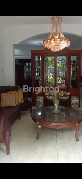 image RUMAH MEWAH TERAWAT MANYAR TIRTOYOSO (2)