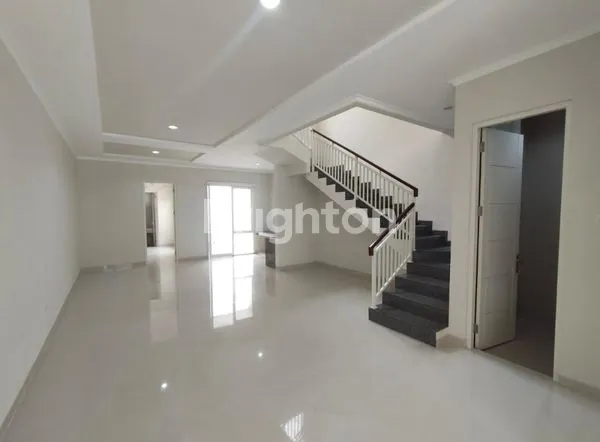 image RUMAH BARU MANYAR TIRTOASRI ROW 3 MOBIL (2)