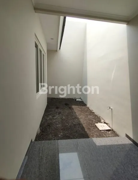 image RUMAH BARU MANYAR TIRTOASRI ROW 3 MOBIL (5)