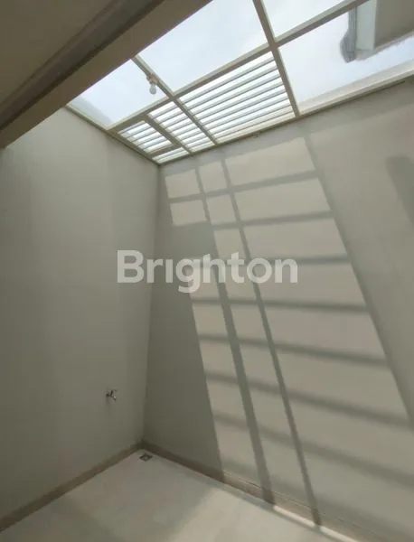 image RUMAH BARU MANYAR TIRTOASRI ROW 3 MOBIL (8)