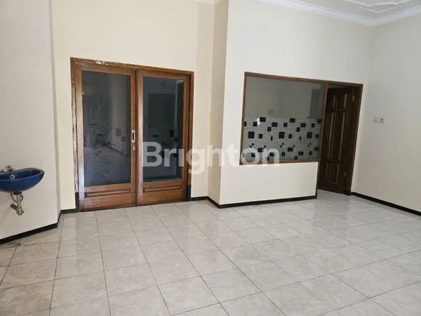 image RUMAH MEWAH 2 LANTAI SIAP HUNI (6)