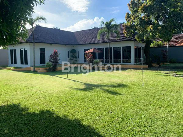 image SPACIOUS PRIVATE VILLA WITH LARGE POOL & GARDEN OASIS. (2)