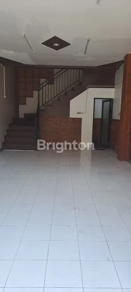 image RUKO 3 LANTAI DI PUSAT KERAMAIAN DAN KOMPLEK PERUMAHAN,SANGAT COCOK UNTUK BUKA USAHA,PERKANTORAN DAN TEMPAT TINGGAL. (3)