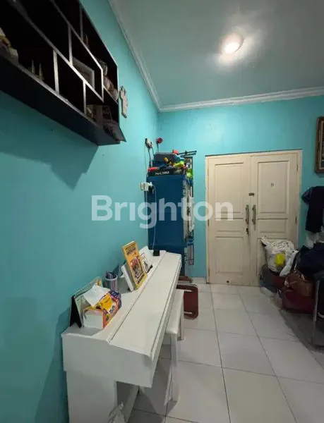 image RUMAH 2 LANTAI FULL FURNISHED DI KOMPLEK KFT CENGKARENG, STRATEGIS (4)