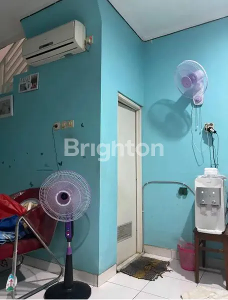 image RUMAH 2 LANTAI FULL FURNISHED DI KOMPLEK KFT CENGKARENG, STRATEGIS (6)