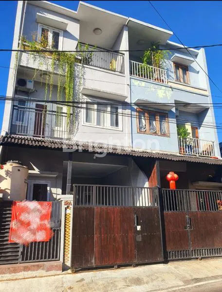 image DIJUAL RUMAH DAERAH TAMAN GRIYA PINGGIR JALAN LEBAR 6 M LANTAI 3 (1)