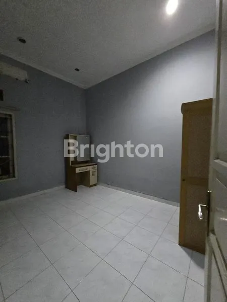 image RUMAH SIAP HUNI 2 LT DI PALEM SEMI KARAWACI TANGERANG (5)