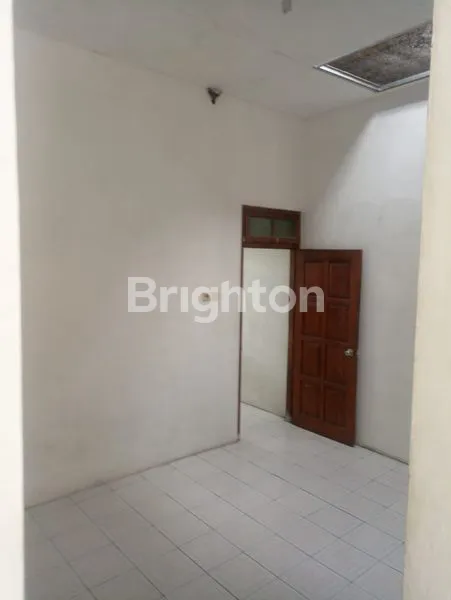 image DIKONTRAKKAN RUMAH DEKAT BUNDERAN SERAYU (4)