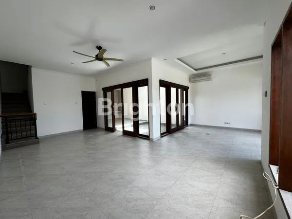 image DISEWAKAN RUMAH SEMINYAK KAWASAN ELITE (2)