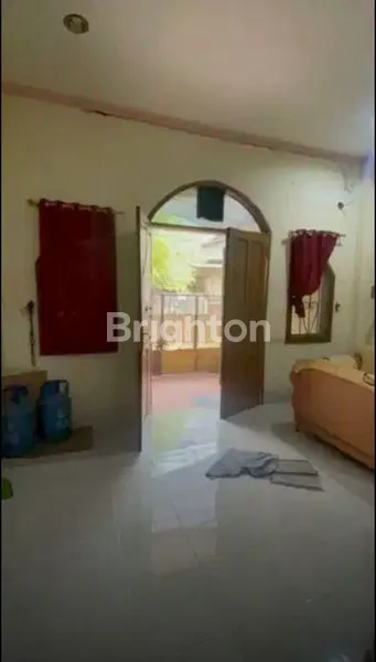 image RUMAH 4 LANTAI DI JELAMBAR, JAKARTA BARAT. (3)