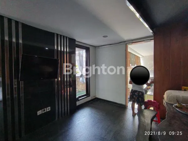 image DIJUAL RUMAH 2 LANTAI LOKASI STRATEGIS RENON (4)