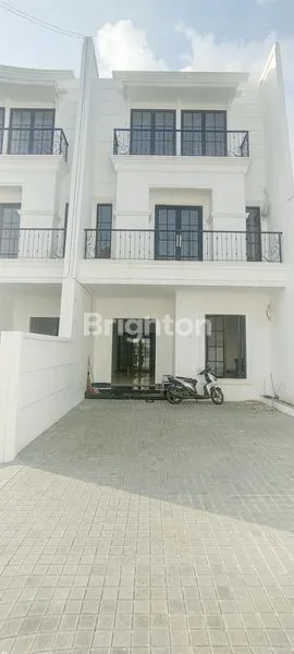 image RUMAH BARU 3 LANTAI TOWN HOUSE RAGUNAN JAKARTA SELATAN (1)