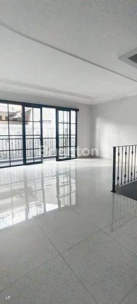 image RUMAH BARU 3 LANTAI TOWN HOUSE RAGUNAN JAKARTA SELATAN (3)