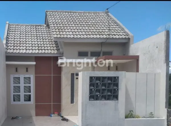 image RUMAH CANTIK SIAP HUNI LOKASI STRATEGIS DI TULUNG AGUNG (1)