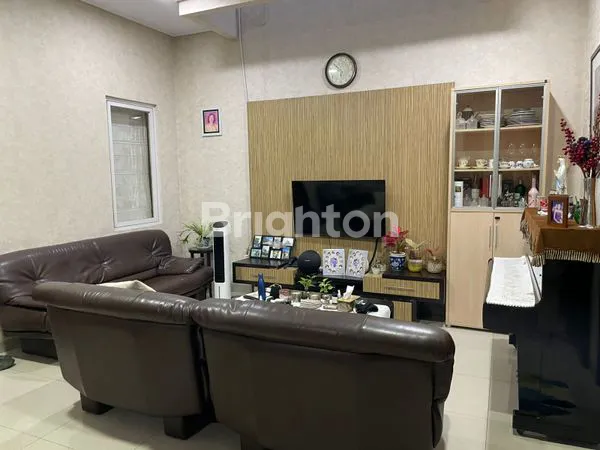 image RUMAH SUNTER JAYA UK 9X16 ROW 2 MOBIL SHM 1.5LT JAKARTA UTARA (2)