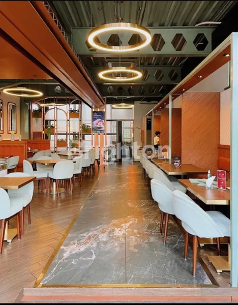 image GEDUNG USAHA 3 LANTAI DI TENGAH KOTA JAKARTA , MEGA KUNINGAN, JAKARTA SELATAN (1)