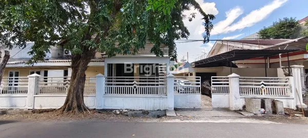 image TURUN LAGI 39M TURUN 37M, KINI TURUN LAGI 35M AN SAJA. LANGKA & JARANG ADA RUMAH KANTOR PUSAT KOTA SURABAYA (1)