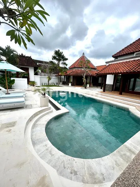 image SPACIOUS PRIVATE VILLA NEAR PERERENAN BEACH, FULLY FURNISHED & STYLISH  (2)