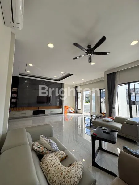 image RUMAH MEWAH BOJONG INDAH SIAP HUNI 3.5 LANTAI DEKAT PASAR 7 MENIT KE PURI JAKARTA BARAT (1)