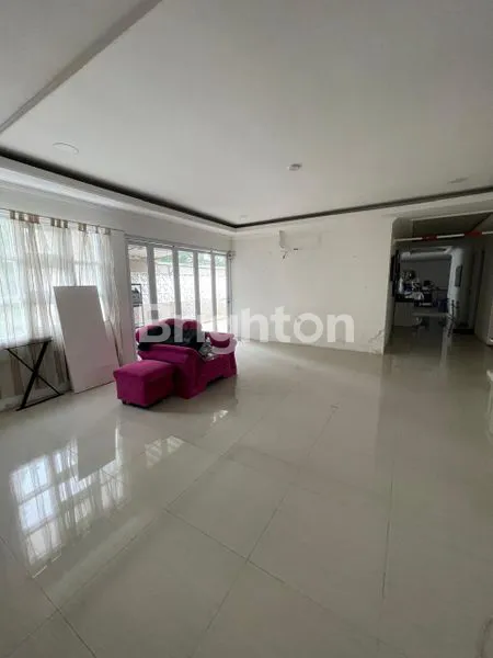 image RUMAH STRATEGIS 2 LANTAI ADA RUANG UNTUK USAHA SUPRIYADI RAYA (1)