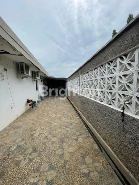 image RUMAH STRATEGIS 2 LANTAI ADA RUANG UNTUK USAHA SUPRIYADI RAYA (8)