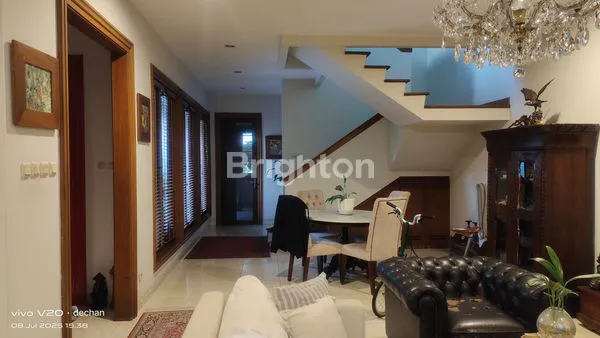 image RUMAH CANTIK DUA LANTAI KEBAYORAN BARU - JAKARTA  (3)