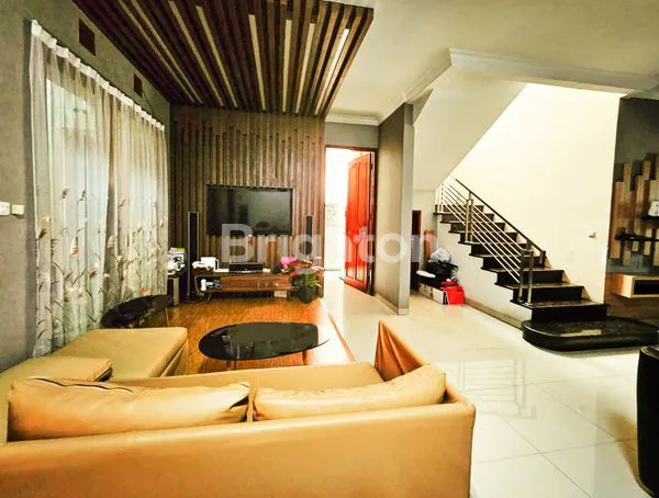 image RUMAH MEWAH SEMI-FURNISHED 4+1KT DI BUAH BATU REGENCY BANDUNG (2)