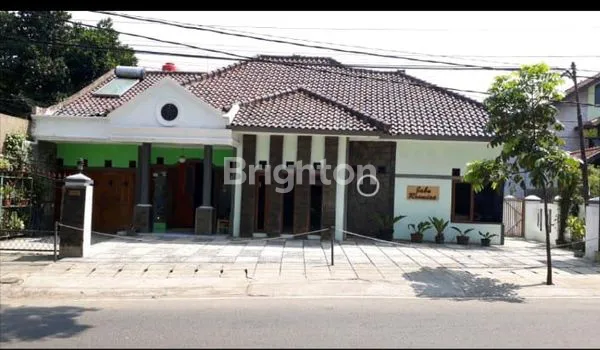 RUMAH HUNI BISA BUAT KANTOR ATAU TEMPAT USAHA LOKASI STRATEGIS PINGGIR JLN SANGKURIANG, CIMAHI