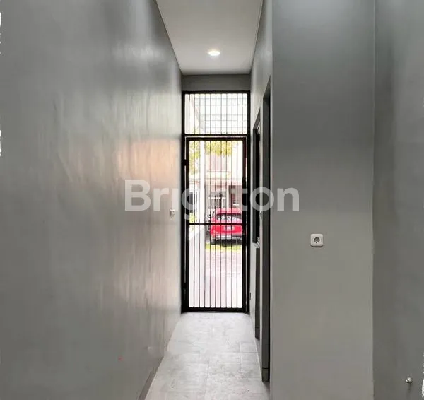 image MINIMALIS 2 LANTAI SIAP HUNI LEBAR 8 DIAN ISTANA SURABAYA BARAT ! JUAL RUMAH DIAN ISTANA SURABAYA BARAT  (3)