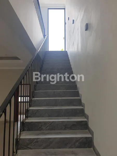 image RUMAH MEWAH SIAP HUNI DI PLUIT JAKARTA UTARA (4)
