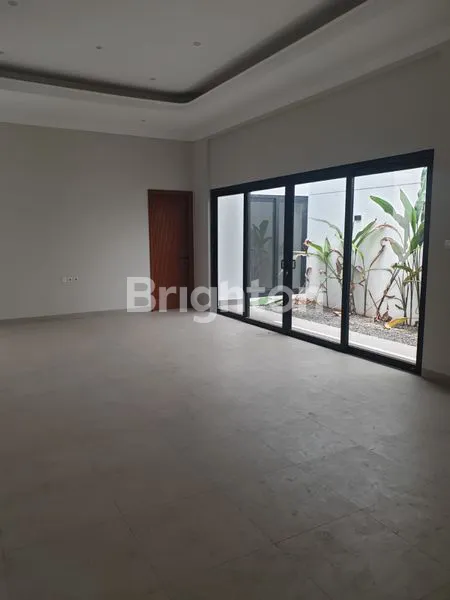 image RUMAH MEWAH SIAP HUNI DI PLUIT JAKARTA UTARA (2)