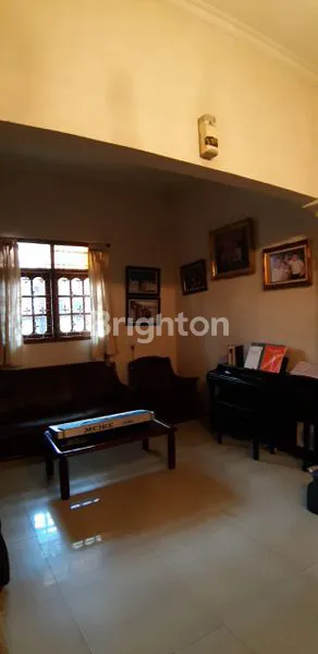 image RUMAH MEWAH DI TEBET SANGAT STRATEGIS UNTUK PEMUKIMAN (6)