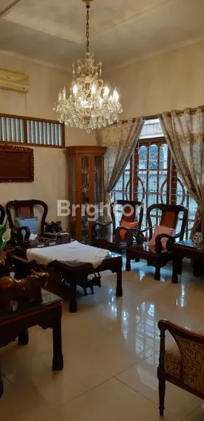 image RUMAH MEWAH DI TEBET SANGAT STRATEGIS UNTUK PEMUKIMAN (4)