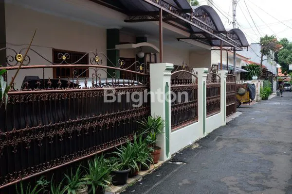image RUMAH MEWAH DI TEBET SANGAT STRATEGIS UNTUK PEMUKIMAN (3)