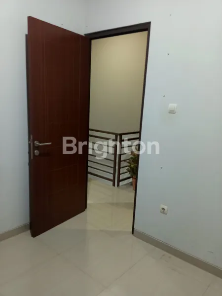 image RUMAH 2 LANTAI DEKAT KOTA WISATA CIBUBUR (4)