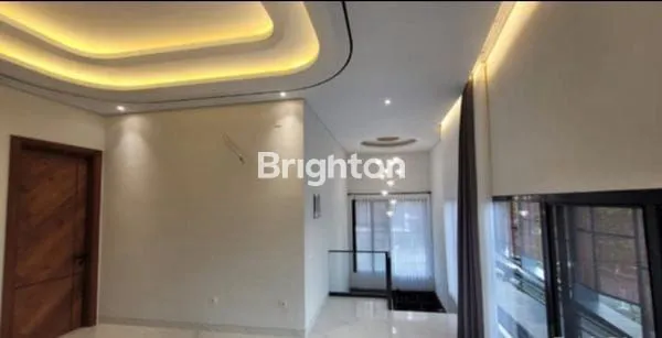 image RUMAH MODERN TROPIS MEWAH DENGAN SENTUHAN KONTEMPORER 2 LANTAI DI MANYAR KERTOADI JALAN UTAMA, AKSES DEKAT GALAXY MALL, DHARMAHUSADA, TENGAH KOTA, MERR (6)