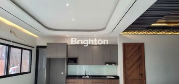 image RUMAH MODERN TROPIS MEWAH DENGAN SENTUHAN KONTEMPORER 2 LANTAI DI MANYAR KERTOADI JALAN UTAMA, AKSES DEKAT GALAXY MALL, DHARMAHUSADA, TENGAH KOTA, MERR (8)