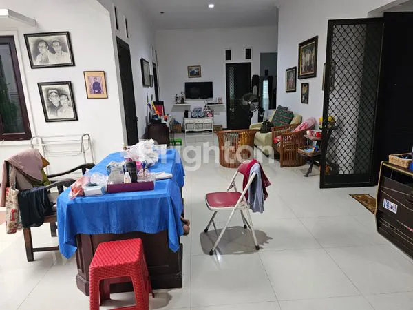 image RUMAH 1 ½ LANTAI SEMI FURNISHED (6)
