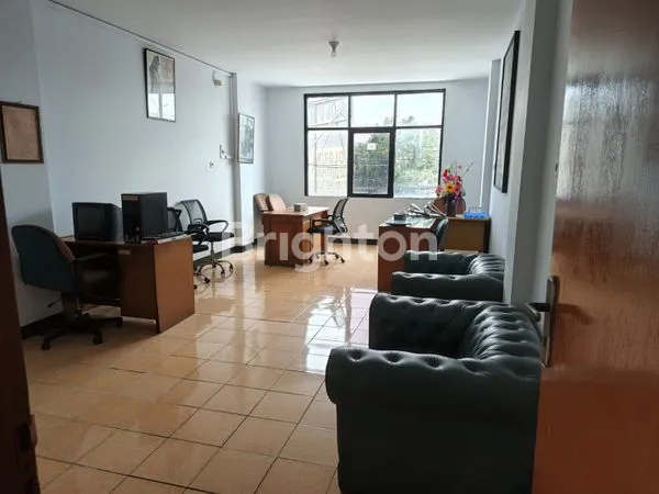 RUKO 5 LANTAI STRATEGIS DI JL. GALUR, SENEN, HARGA SEWA NEGO