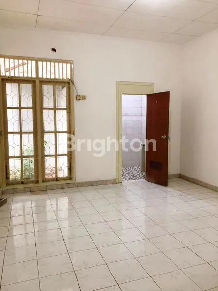 image RUMAH MEWAH BARU RENOV DI MENTENG DALAM JAKARTA SELATAN (4)